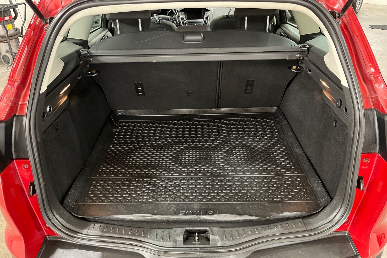 Ford Focus iso kuva 9