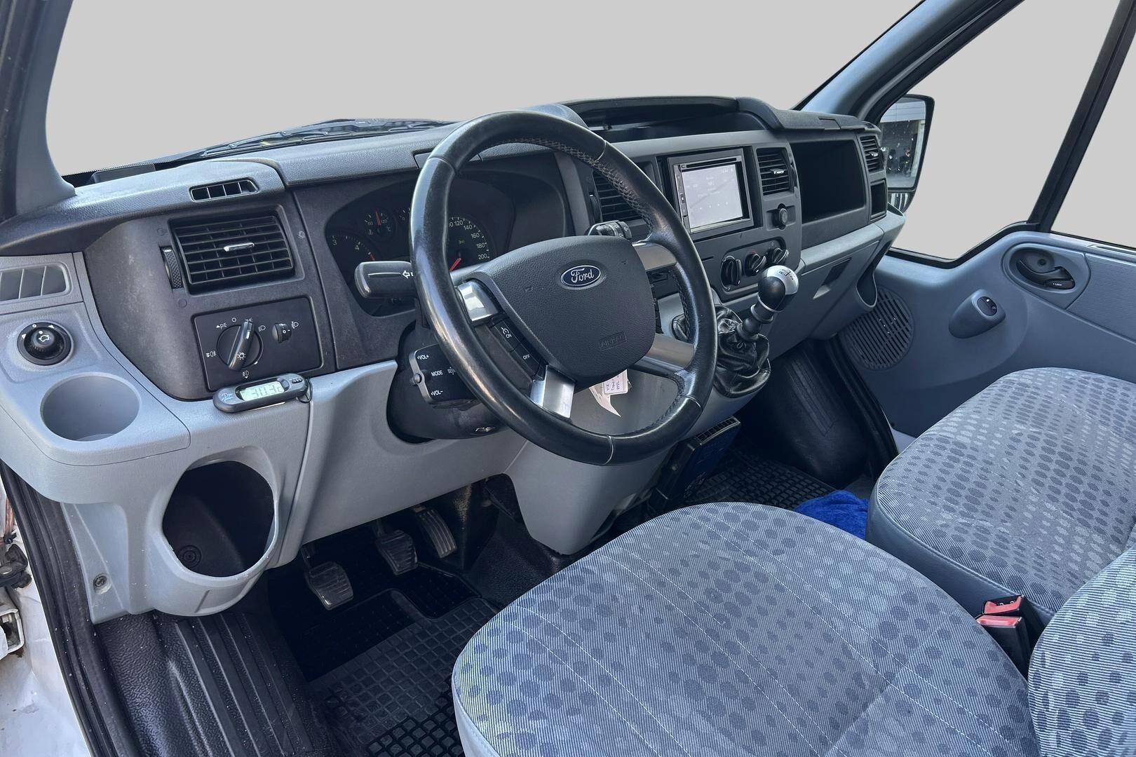 Ford Transit iso kuva 9