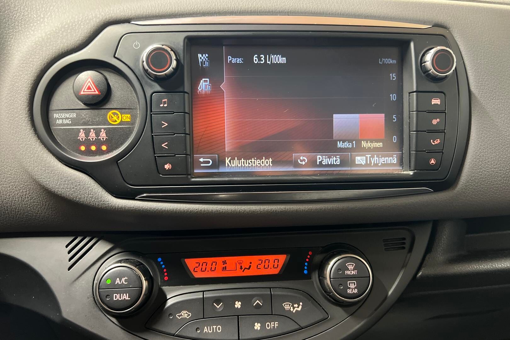 Toyota Yaris iso kuva 15