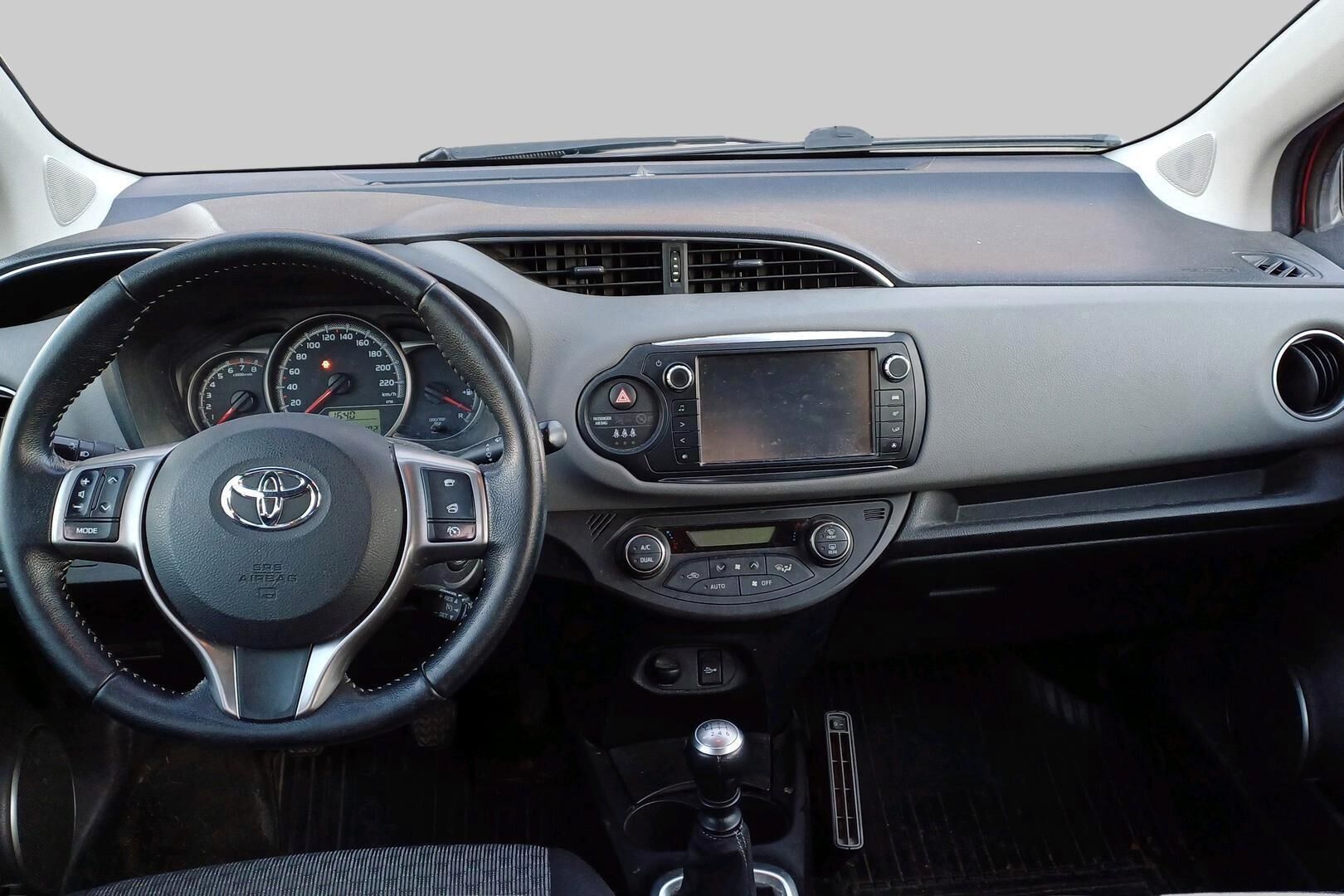 Toyota Yaris iso kuva 2