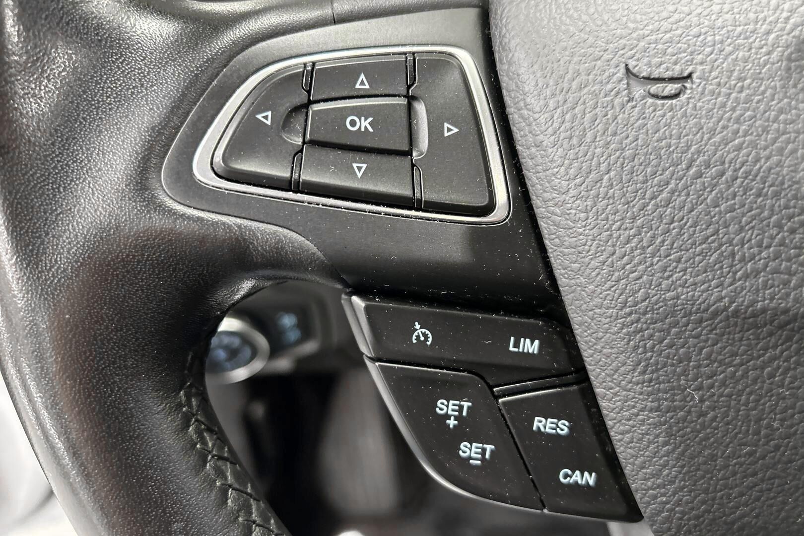 Ford Focus iso kuva 15