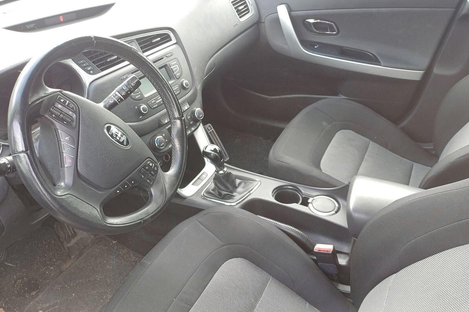 Kia cee'd iso kuva 2