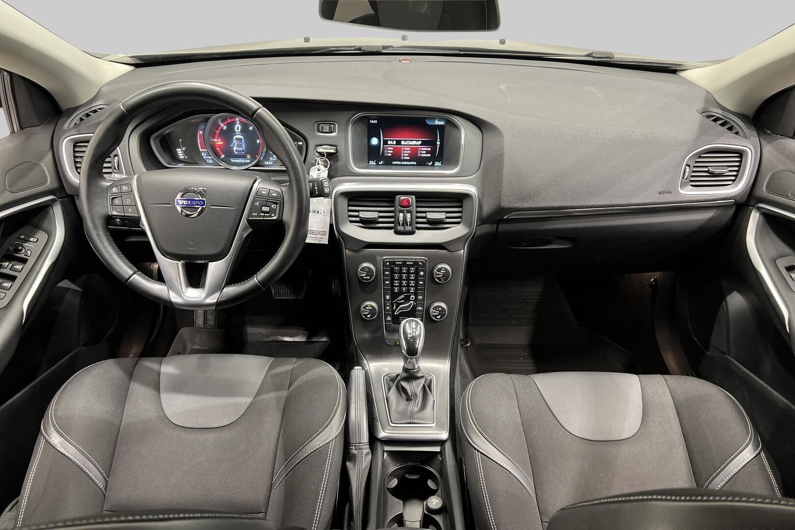 Volvo V40 iso kuva 9