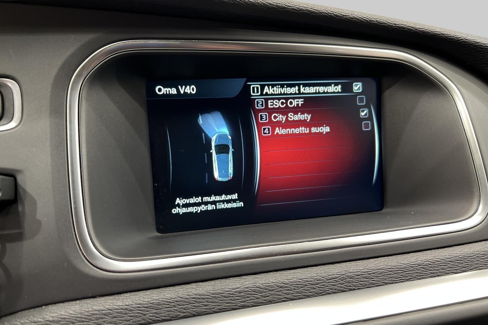 Volvo V40 iso kuva 13