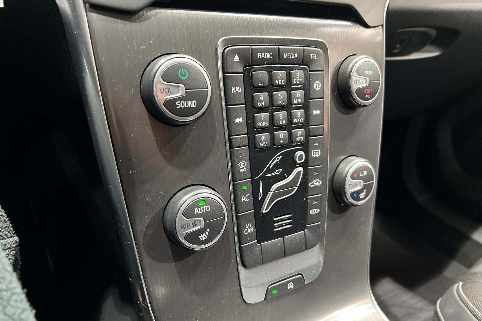 Volvo V40 iso kuva 15