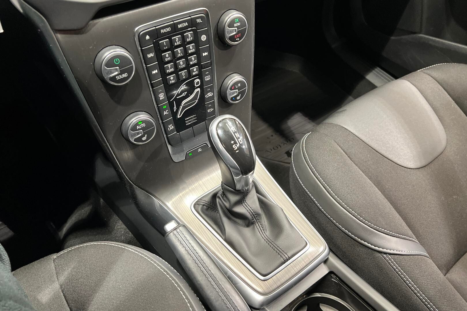 Volvo V40 iso kuva 16