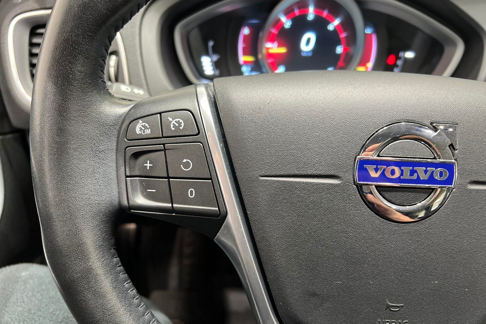 Volvo V40 iso kuva 20