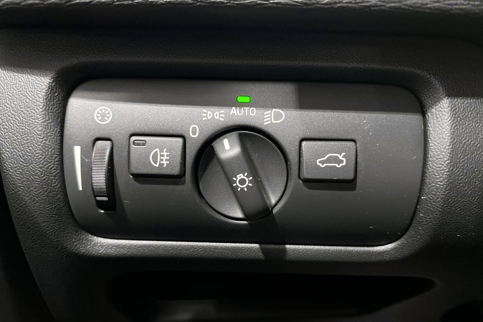 Volvo V40 iso kuva 21