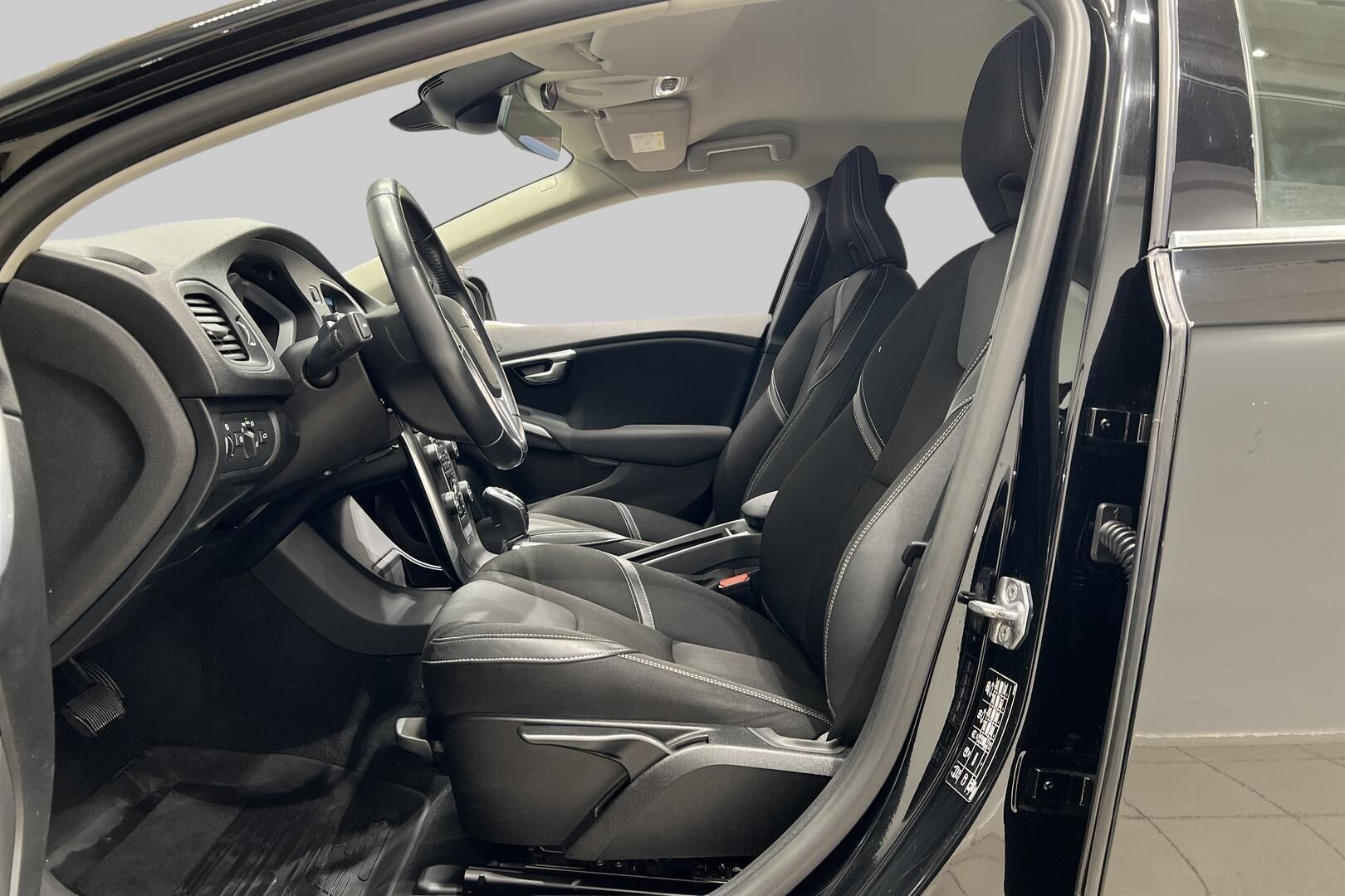 Volvo V40 iso kuva 7