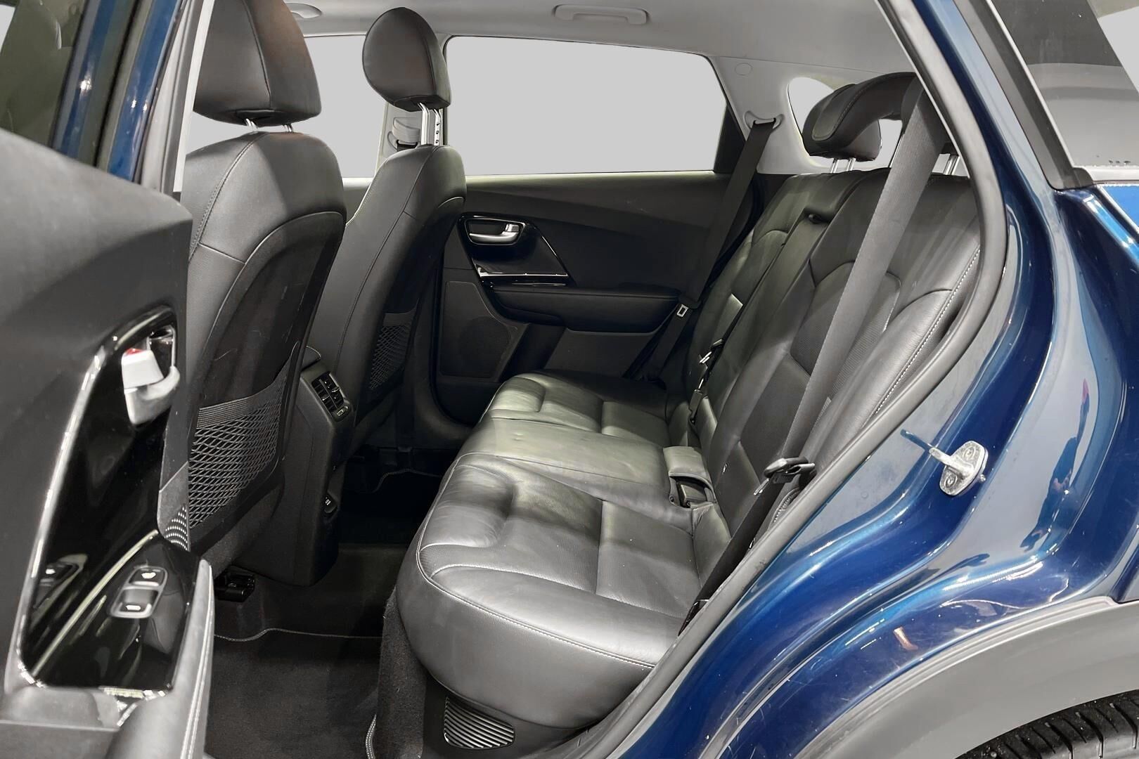 Kia Niro iso kuva 10