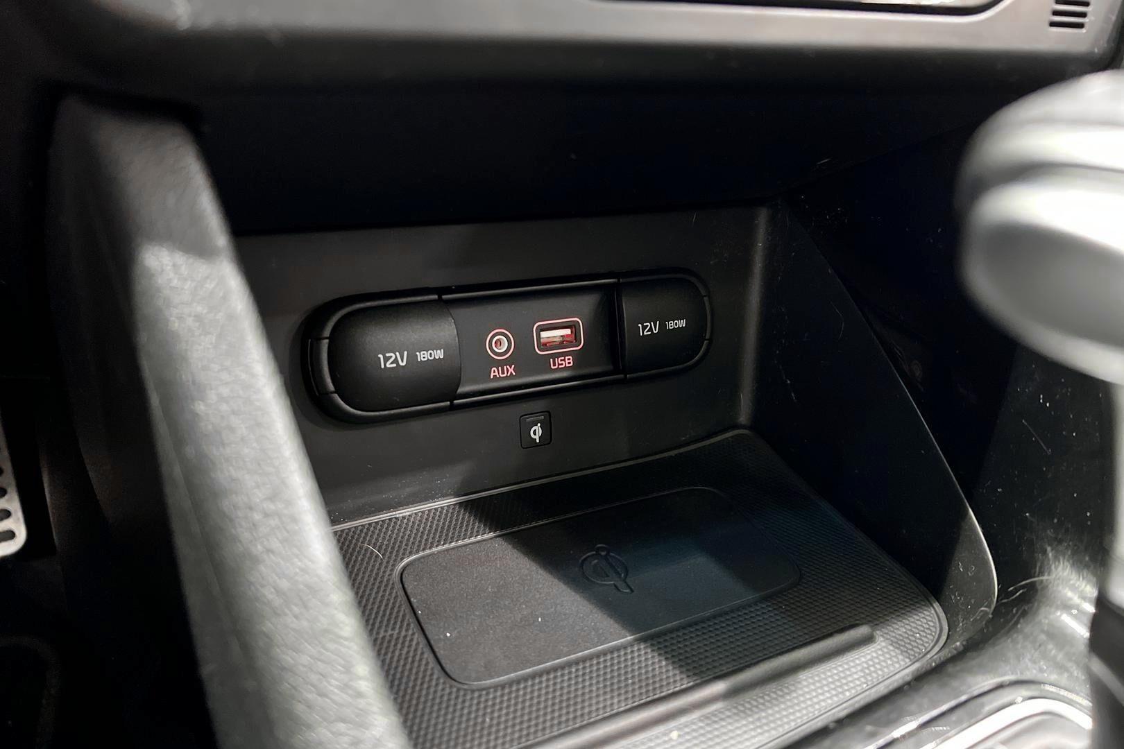 Kia Niro iso kuva 17