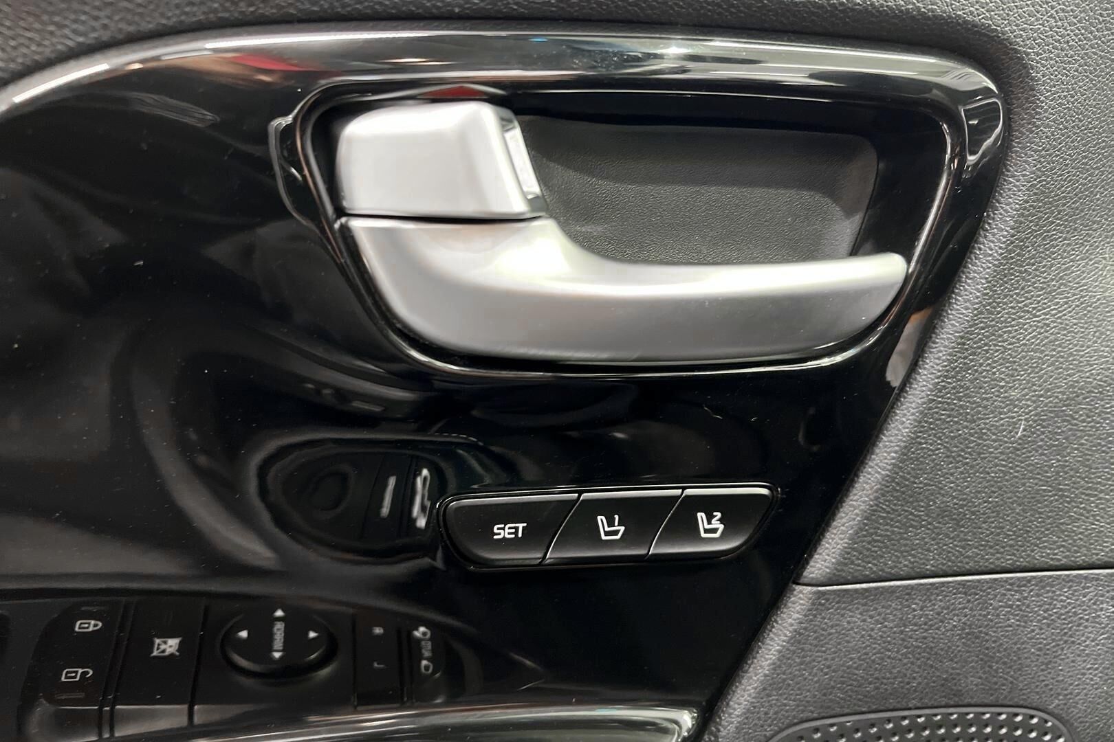 Kia Niro iso kuva 24