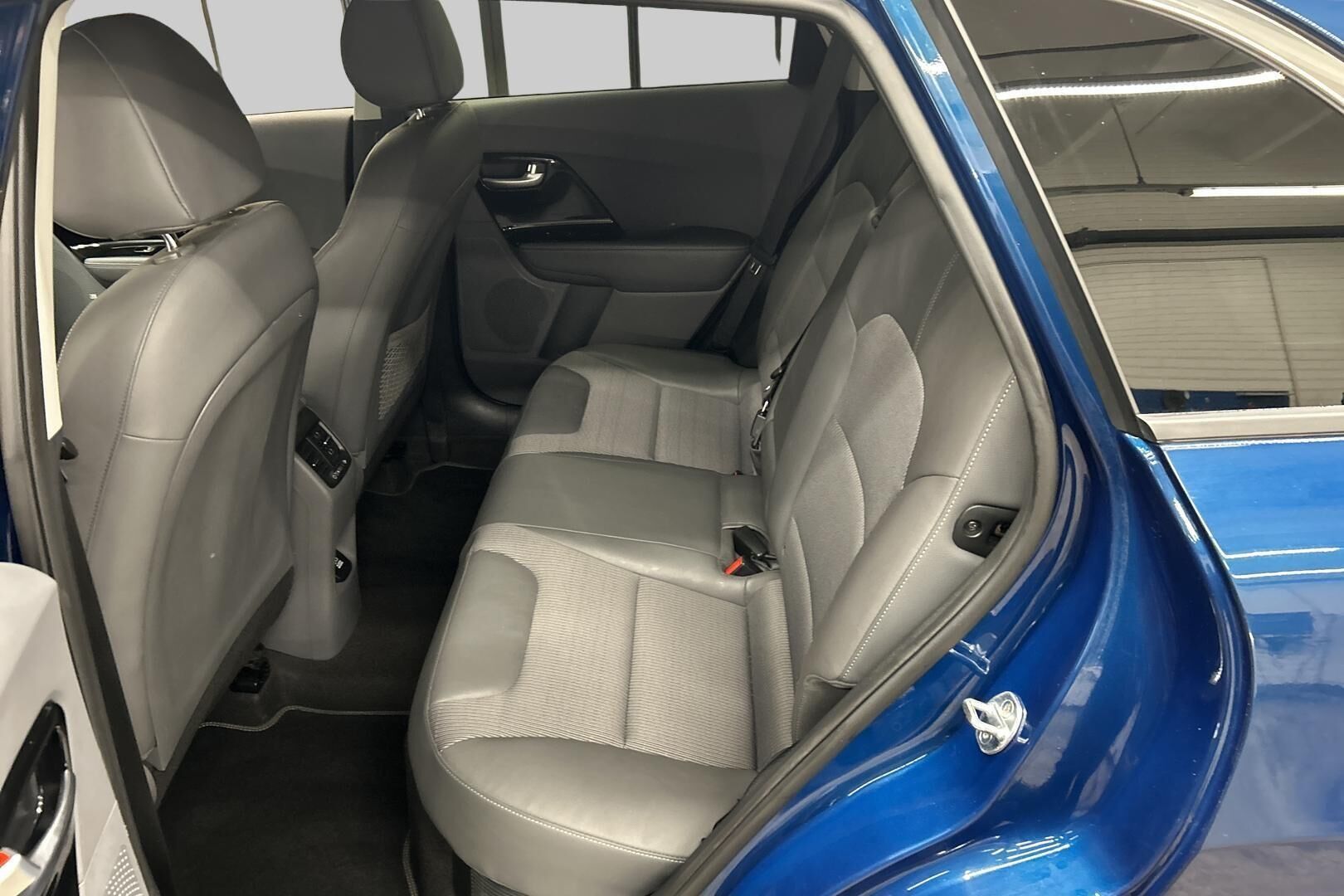 Kia Niro iso kuva 10