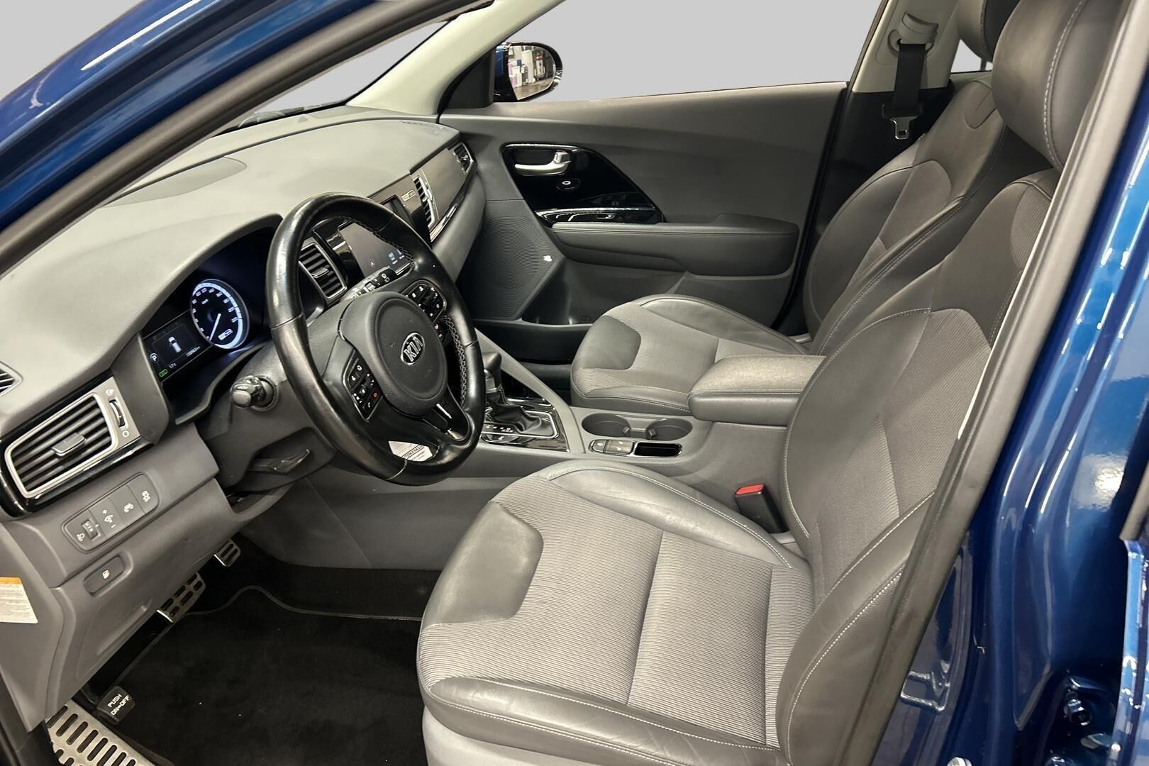 Kia Niro iso kuva 9