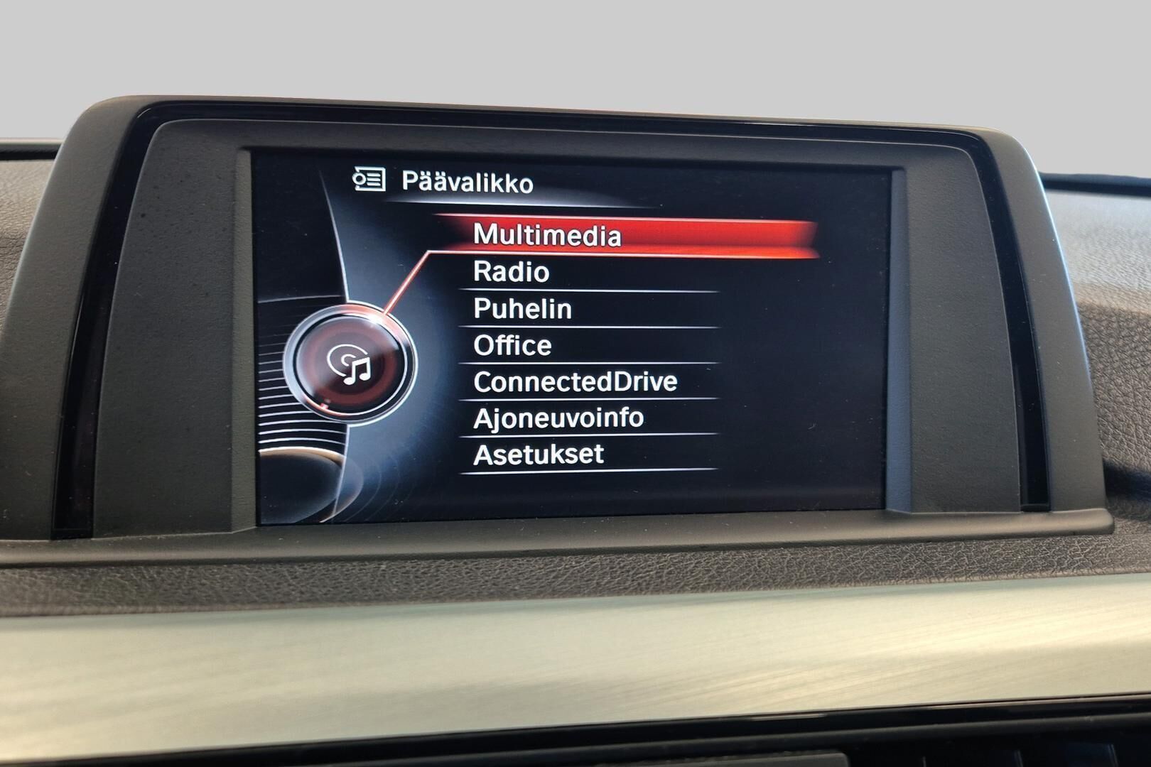 BMW 3-sarja iso kuva 15