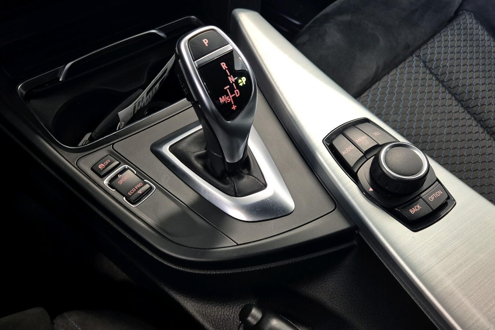 BMW 3-sarja iso kuva 17