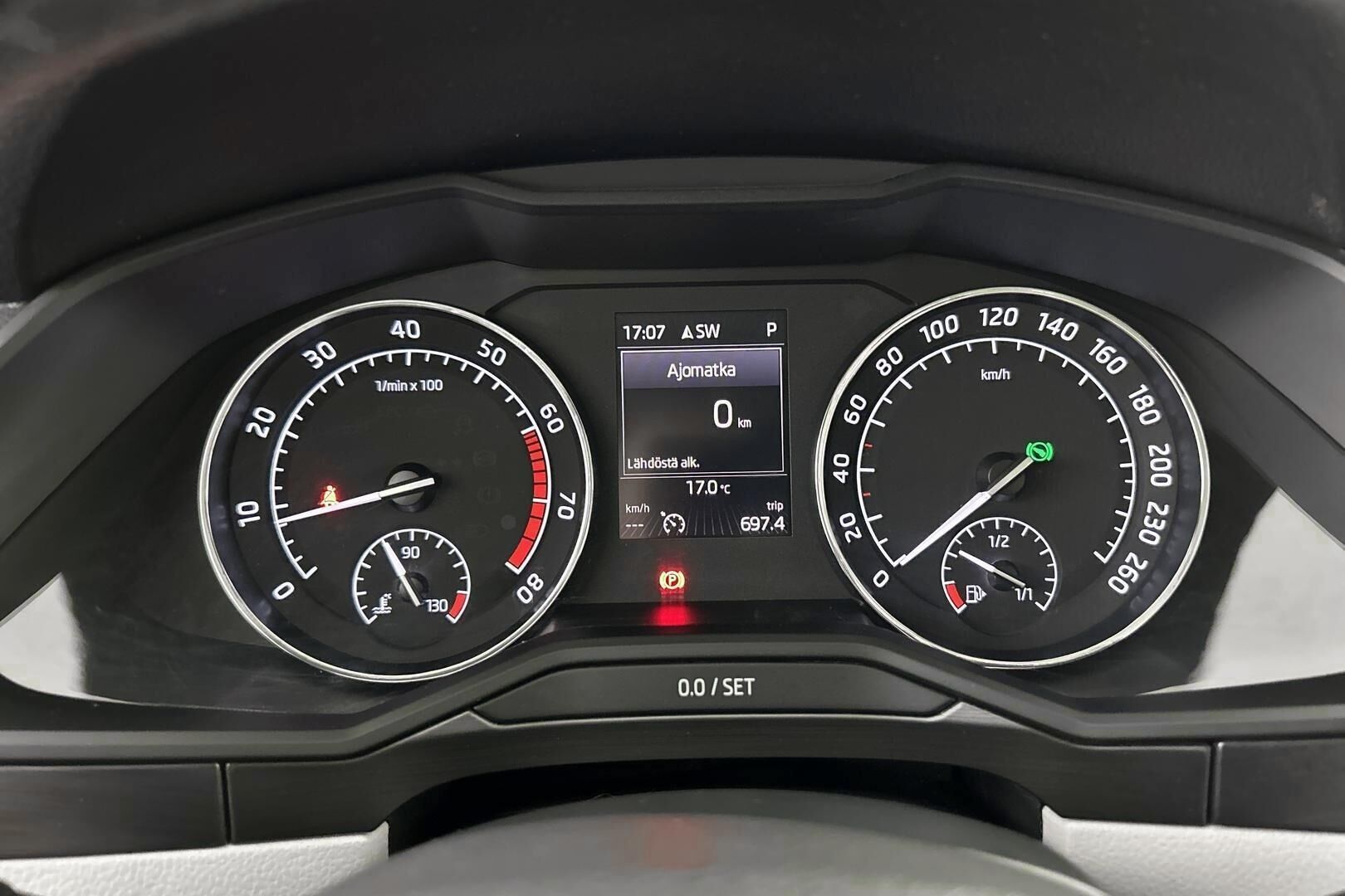 Skoda Superb iso kuva 13