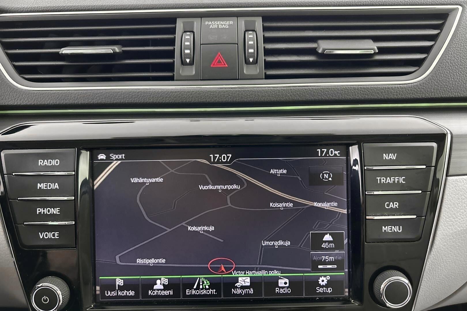 Skoda Superb iso kuva 14