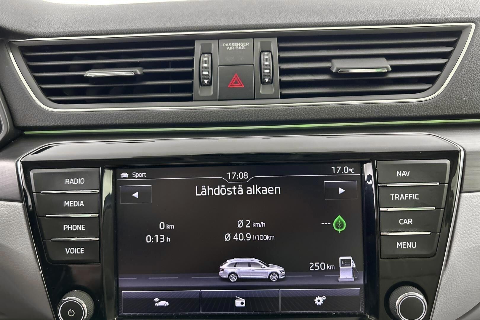 Skoda Superb iso kuva 18
