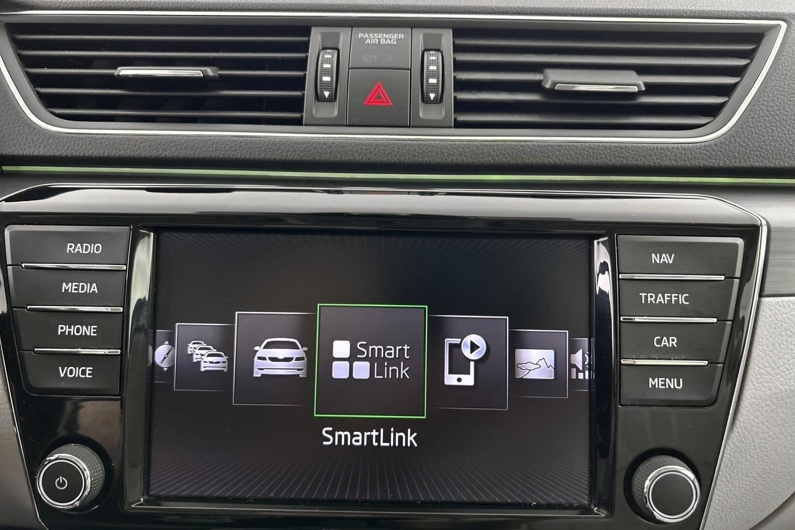 Skoda Superb iso kuva 19