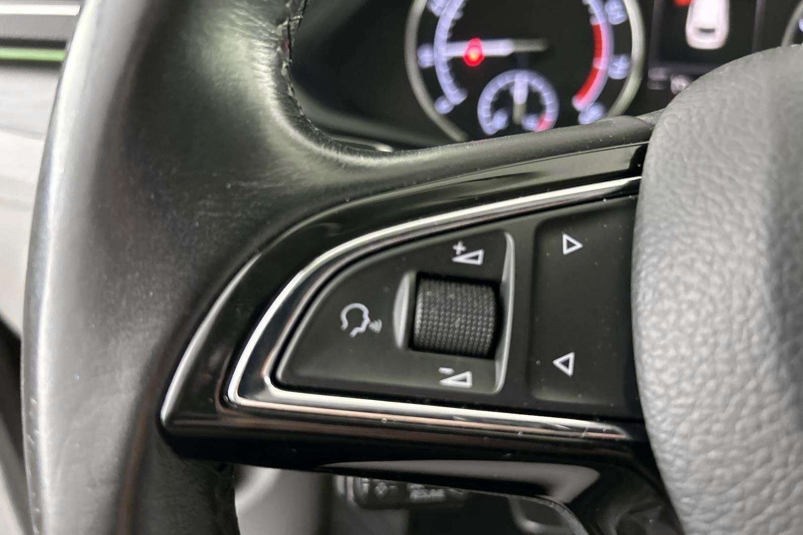 Skoda Superb iso kuva 25