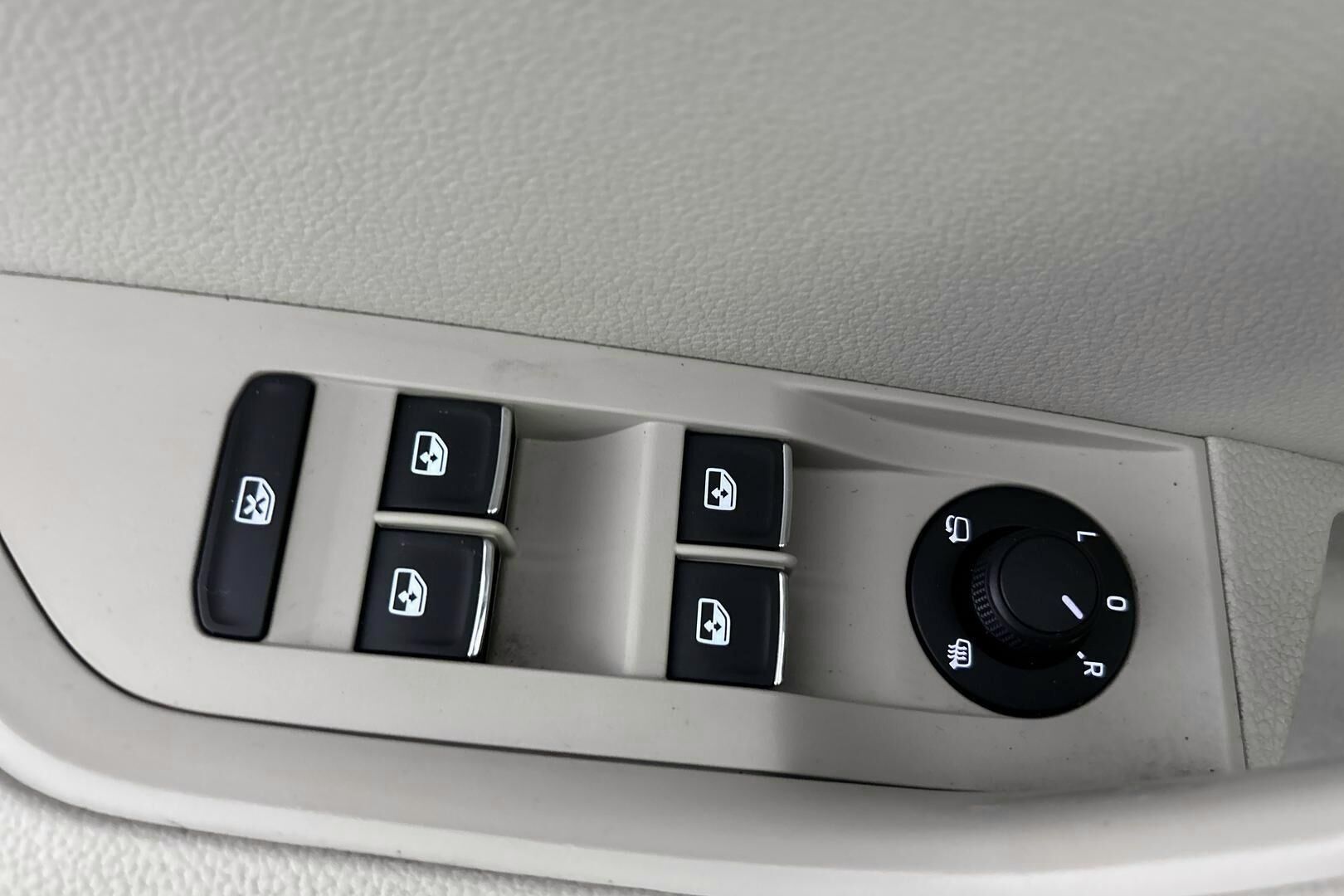 Skoda Superb iso kuva 28