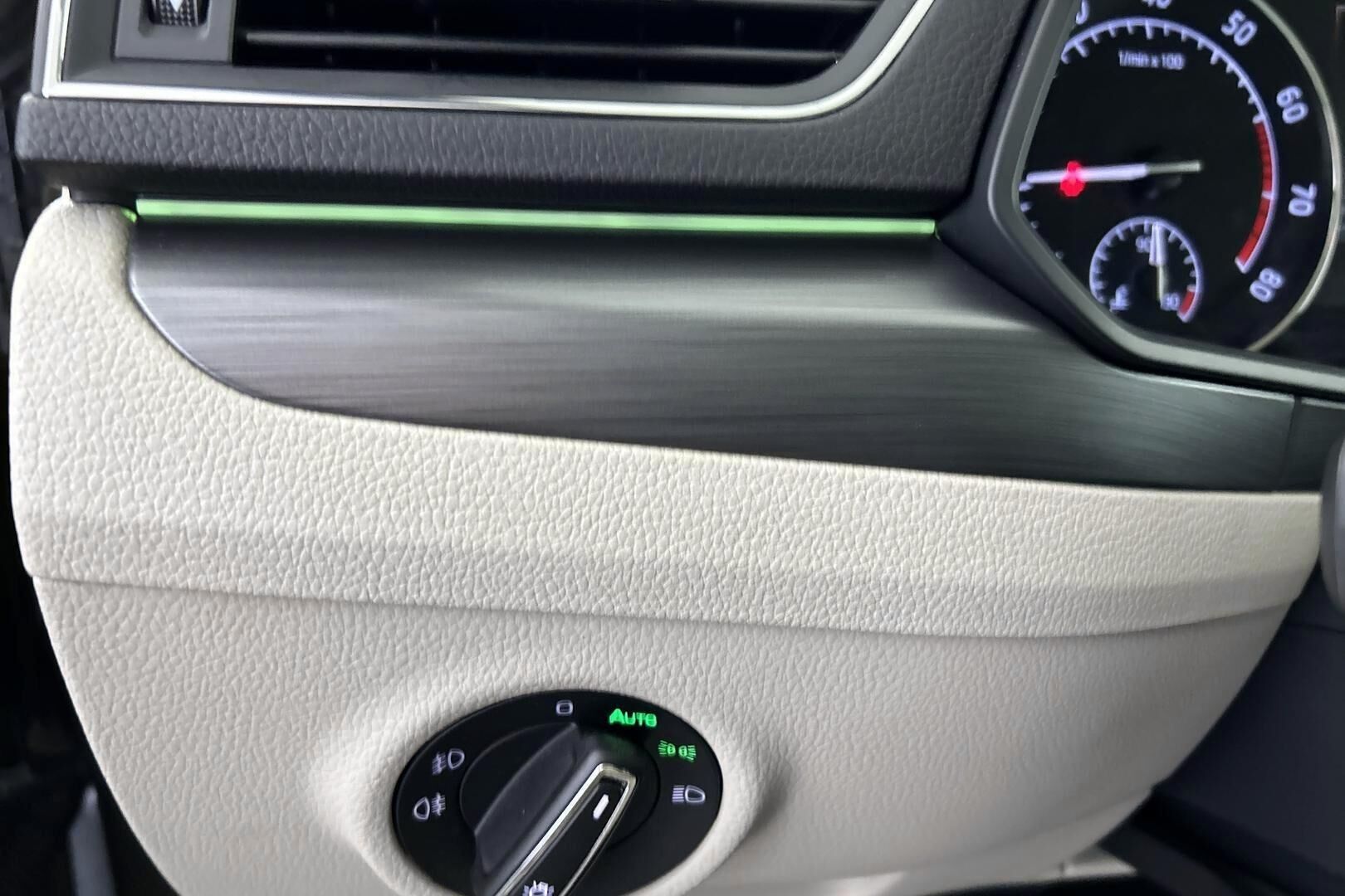 Skoda Superb iso kuva 30