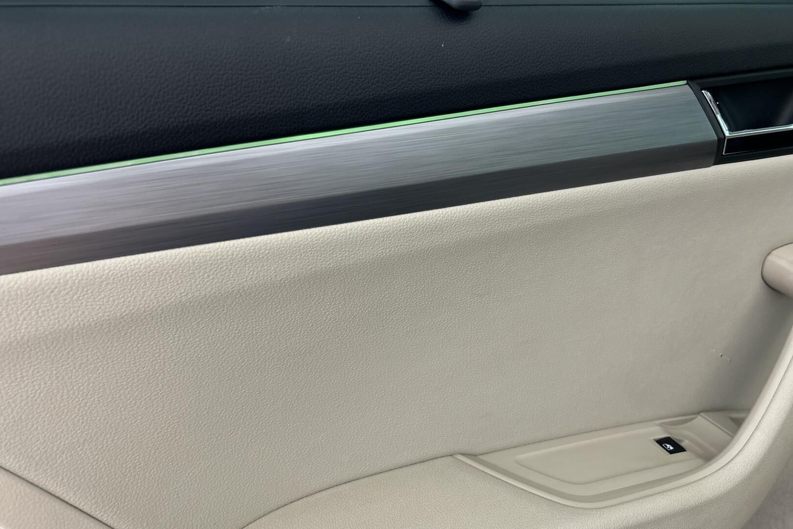 Skoda Superb iso kuva 32