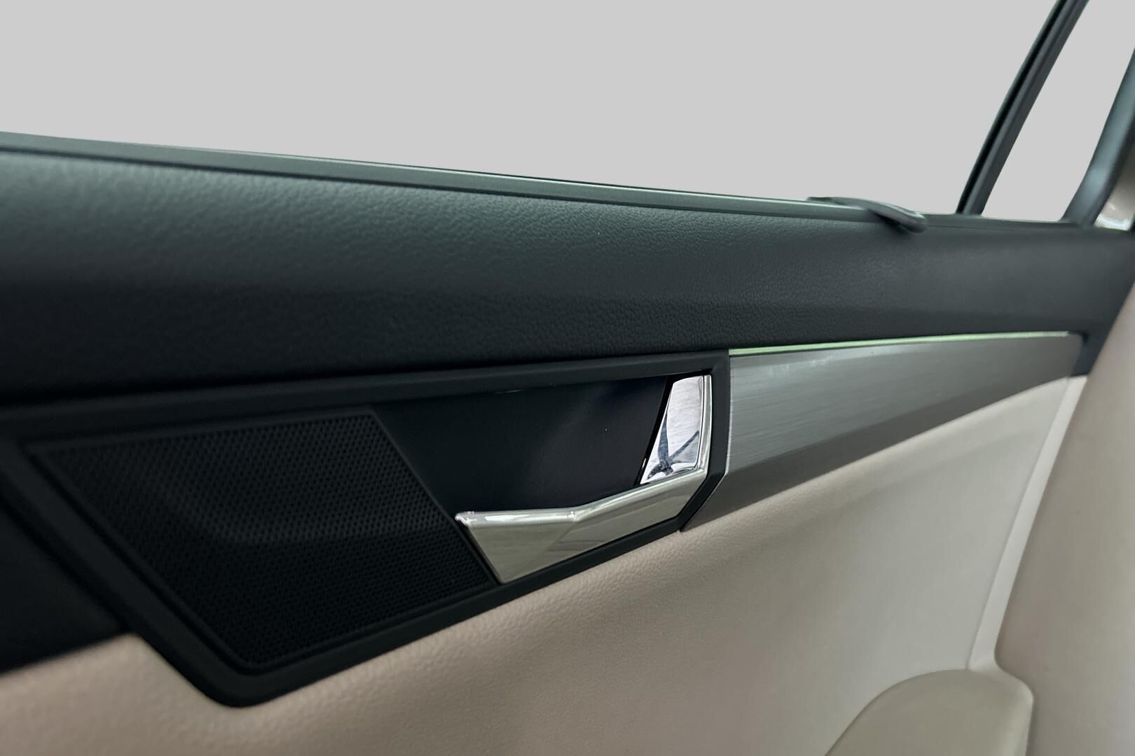 Skoda Superb iso kuva 34