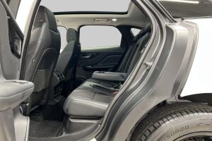 Jaguar F-PACE esikatselu 10
