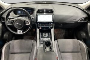 Jaguar F-PACE esikatselu 11