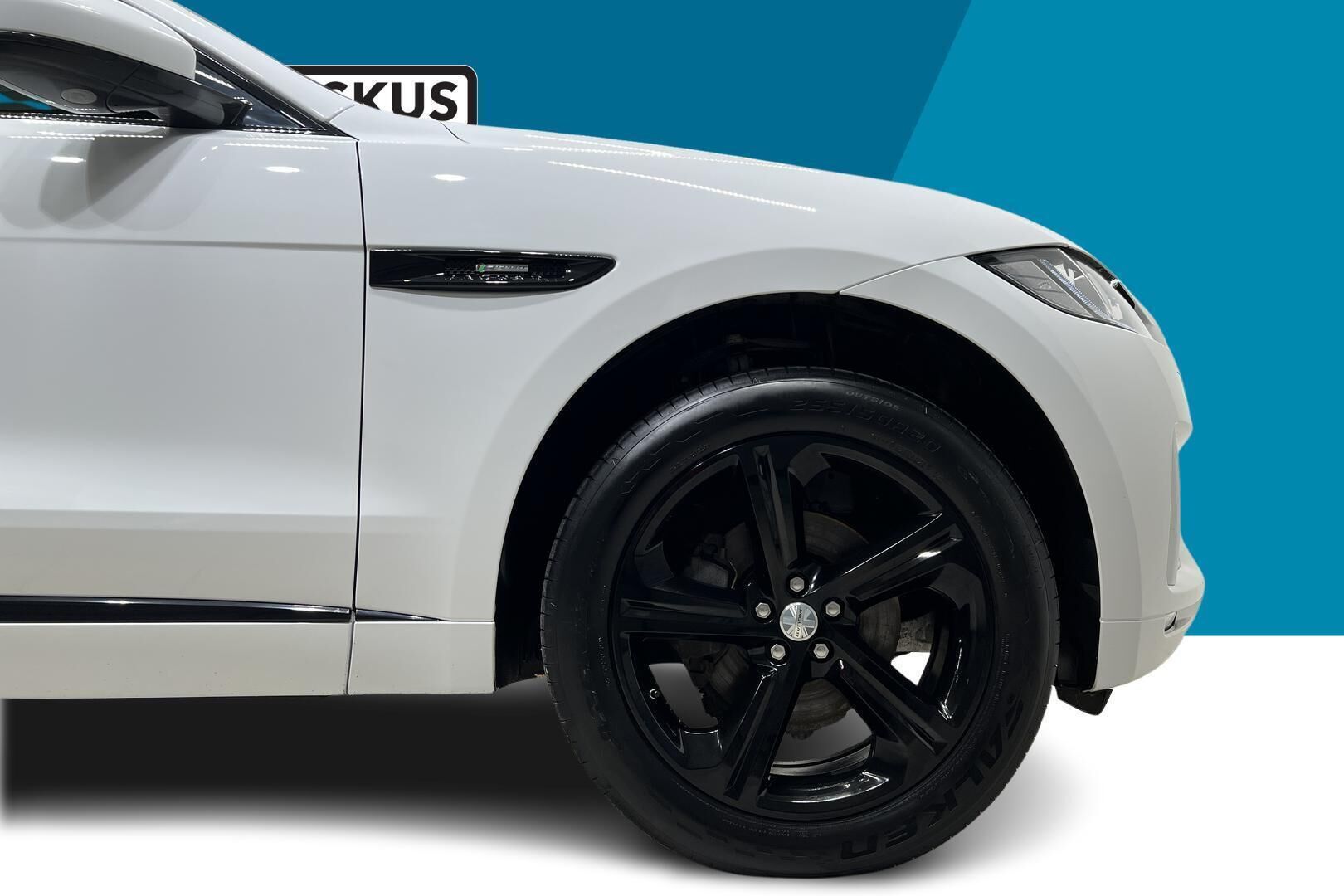 Jaguar F-PACE iso kuva 13