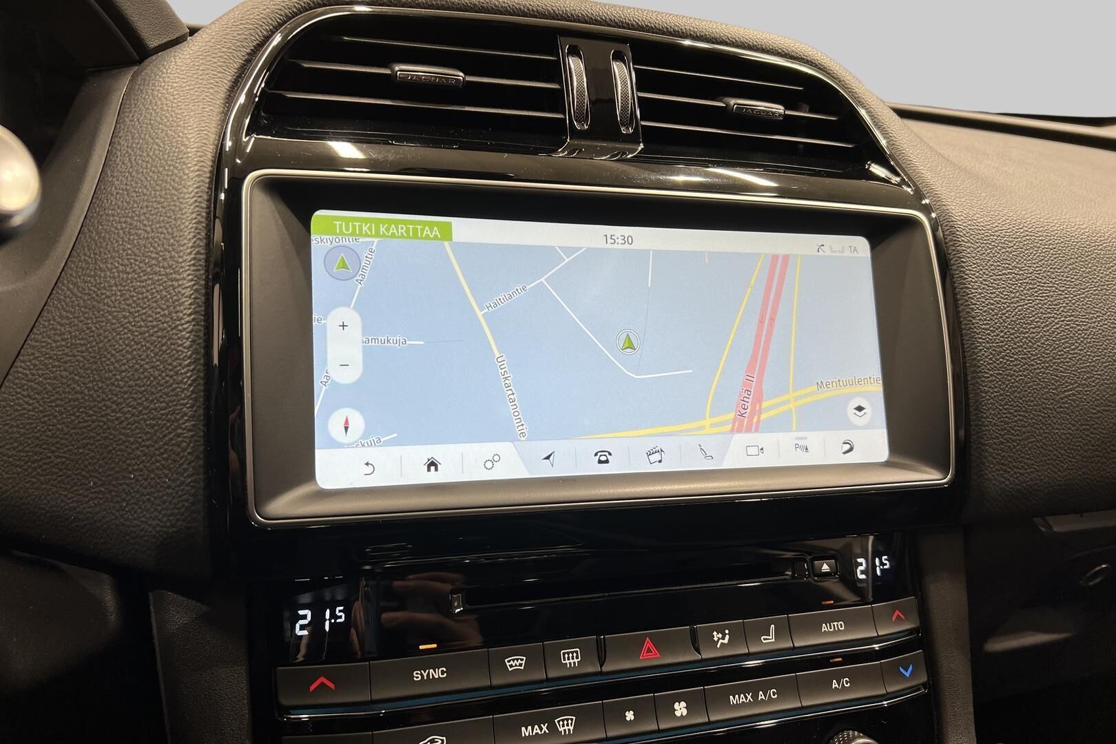 Jaguar F-PACE iso kuva 15