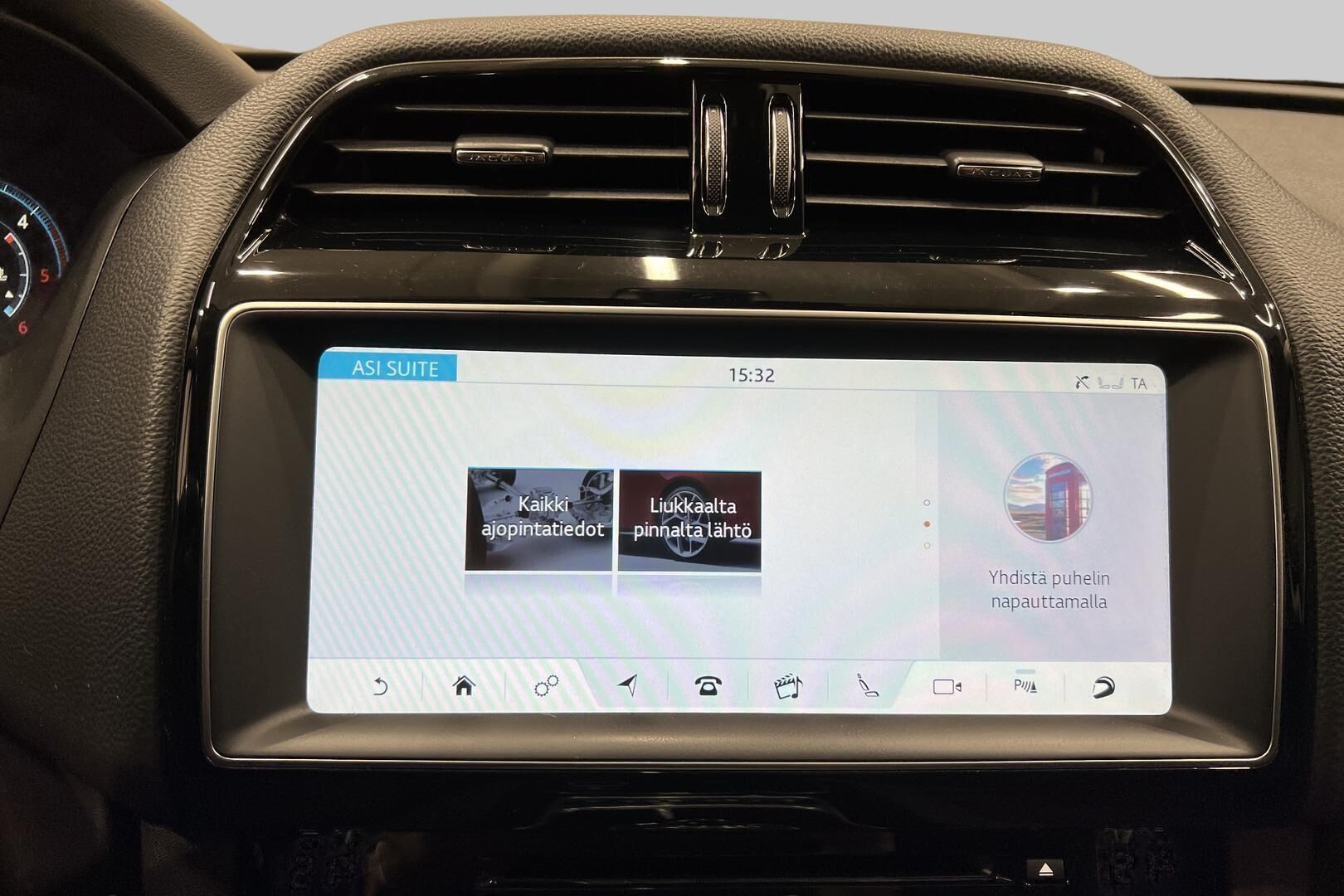 Jaguar F-PACE iso kuva 20