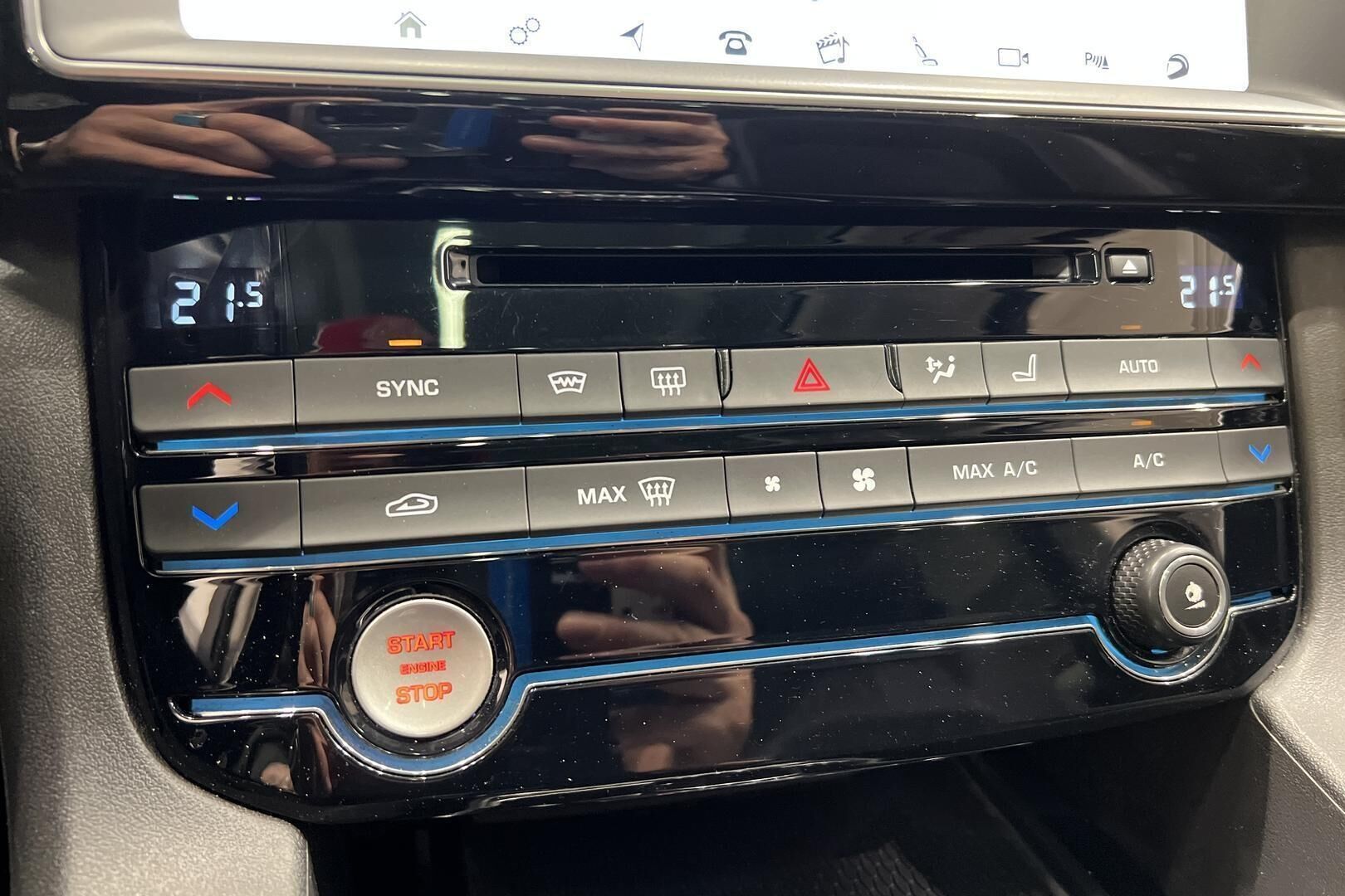 Jaguar F-PACE iso kuva 21