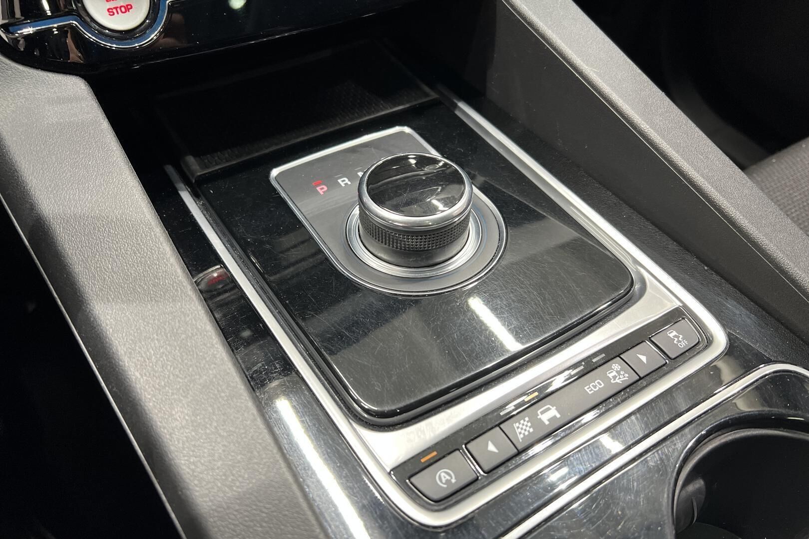 Jaguar F-PACE iso kuva 22