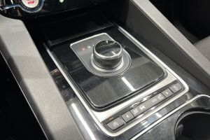 Jaguar F-PACE esikatselu 22