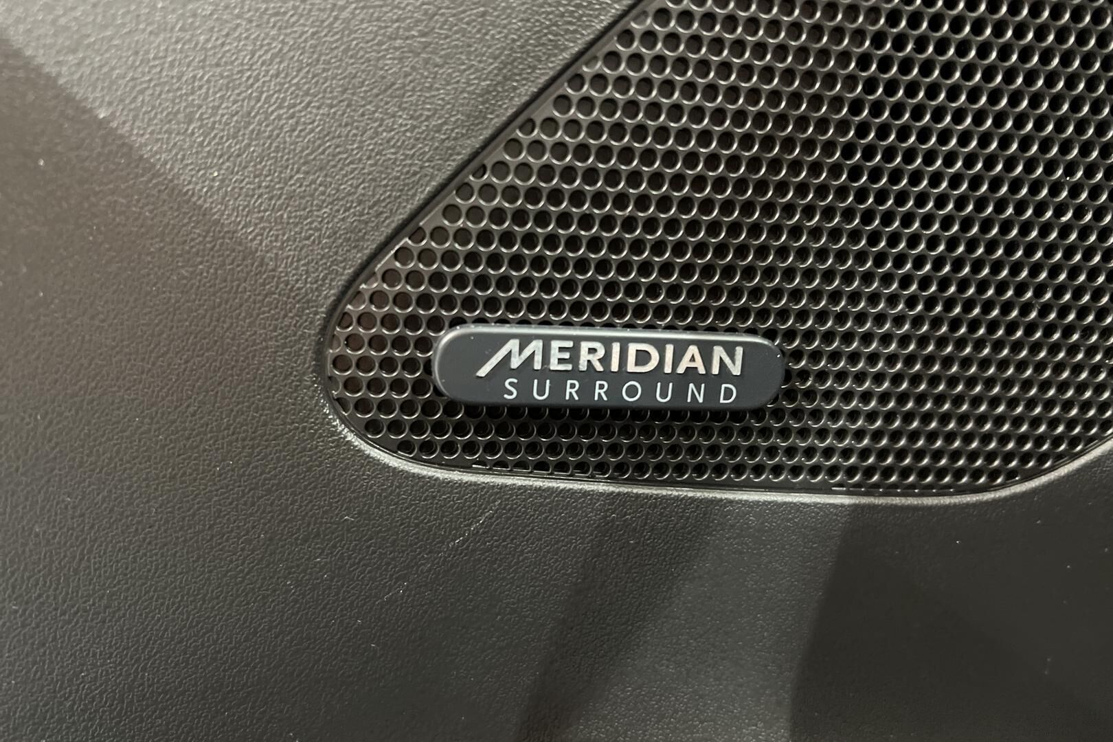 Jaguar F-PACE iso kuva 28