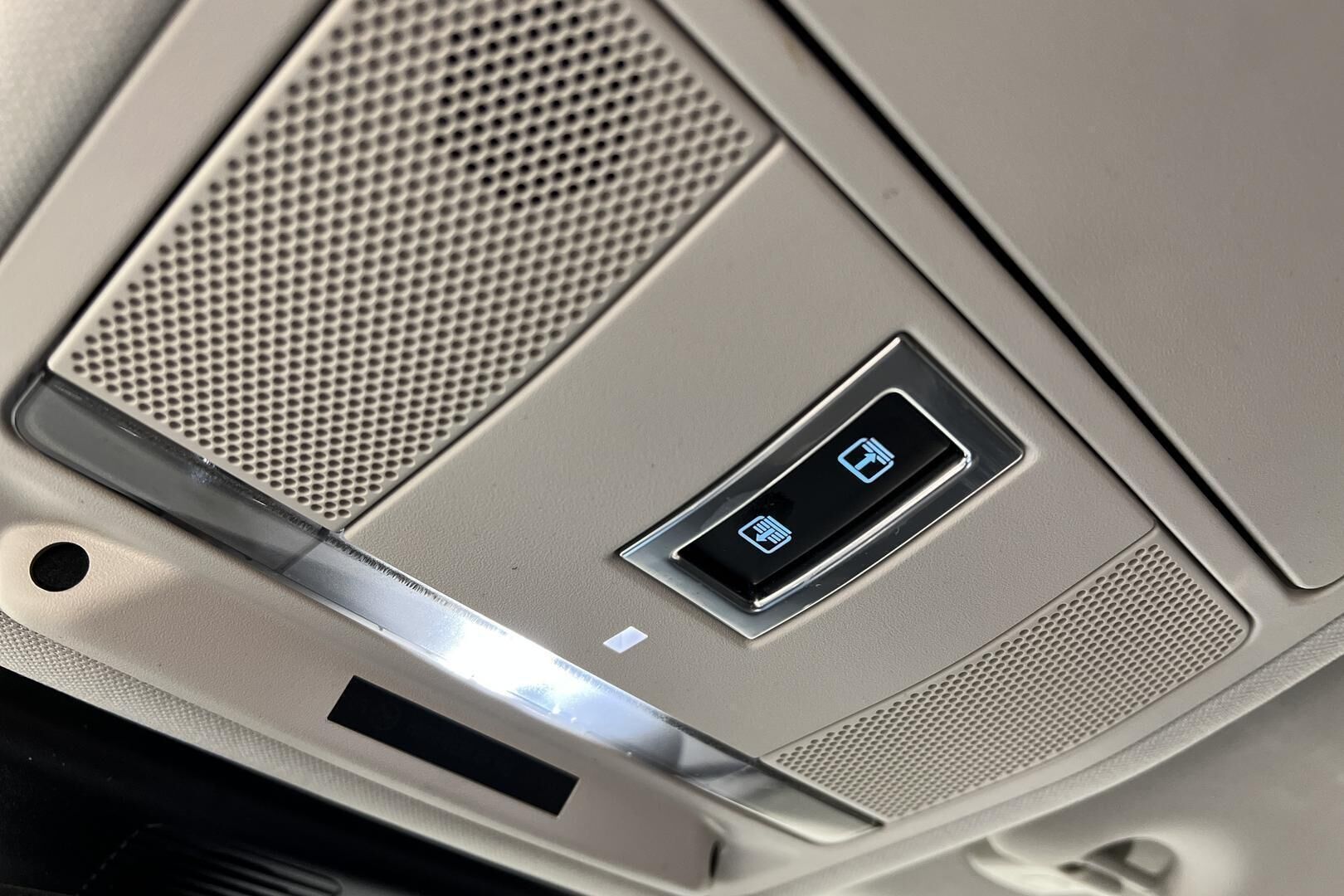 Jaguar F-PACE iso kuva 31