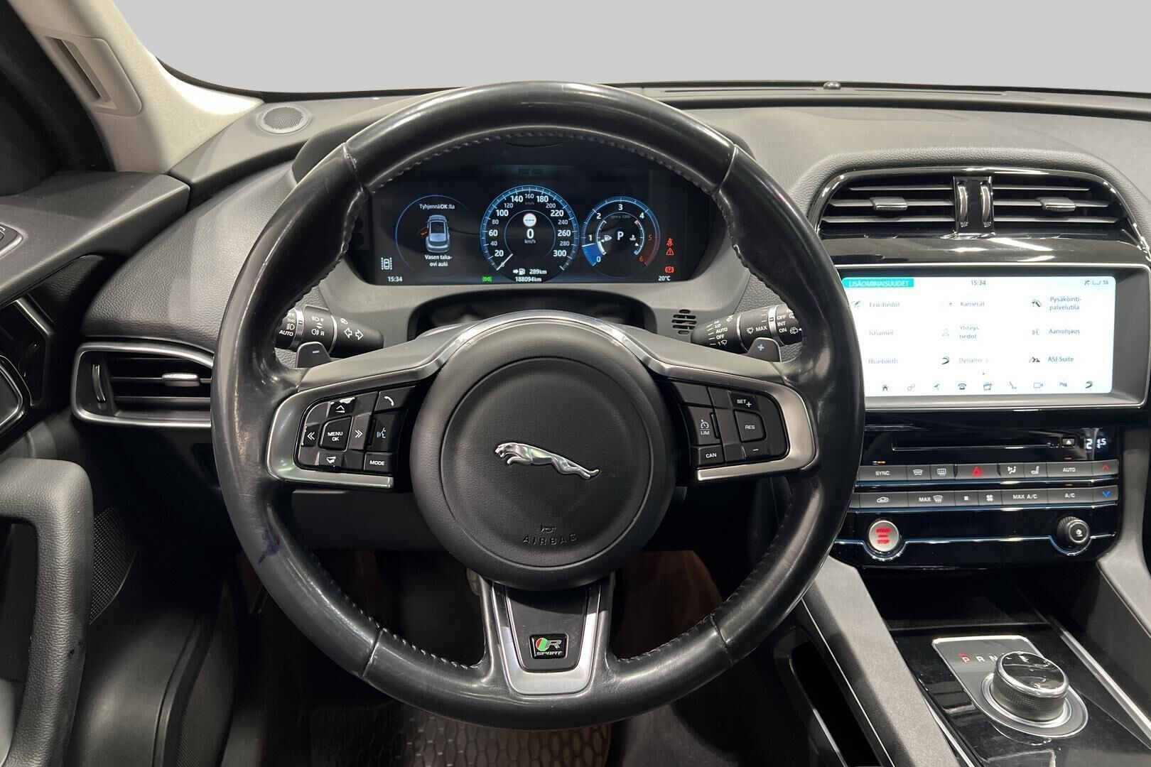 Jaguar F-PACE iso kuva 33