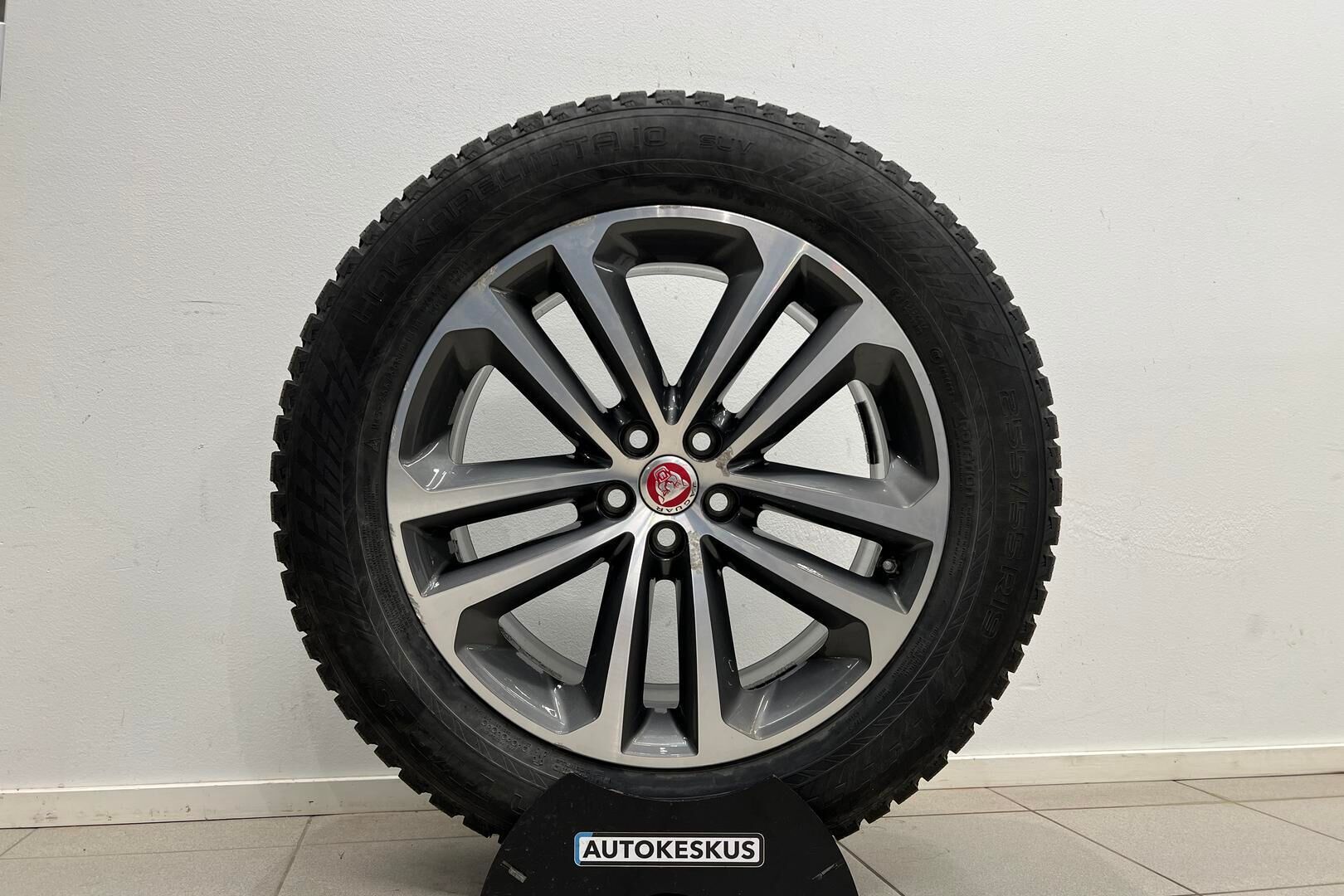 Jaguar F-PACE iso kuva 35