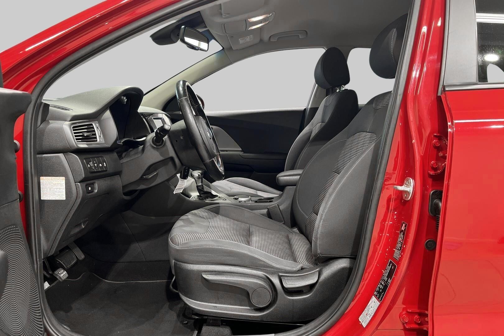 Kia Niro iso kuva 9
