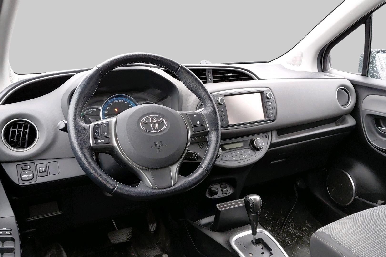 Toyota Yaris iso kuva 1