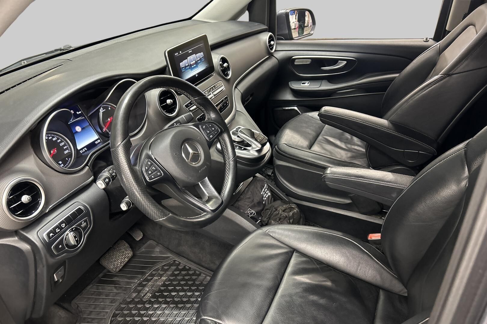 Mercedes-Benz V iso kuva 8