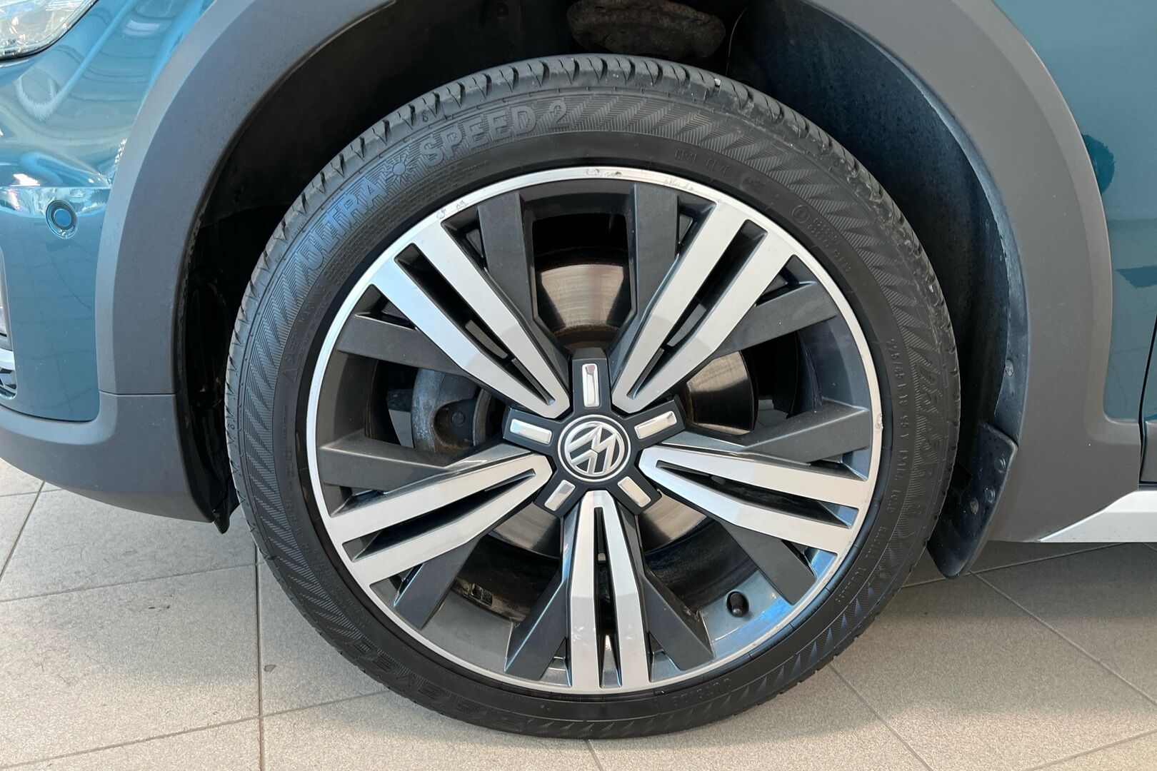 Volkswagen Golf iso kuva 11