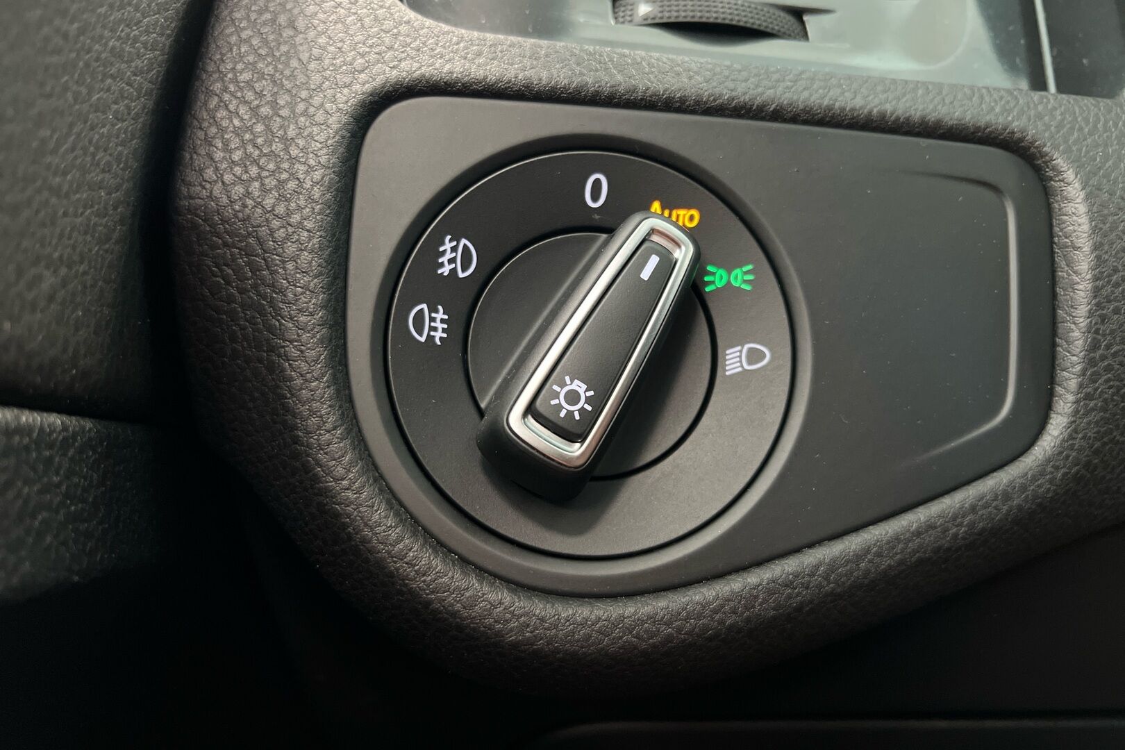 Volkswagen Golf iso kuva 17