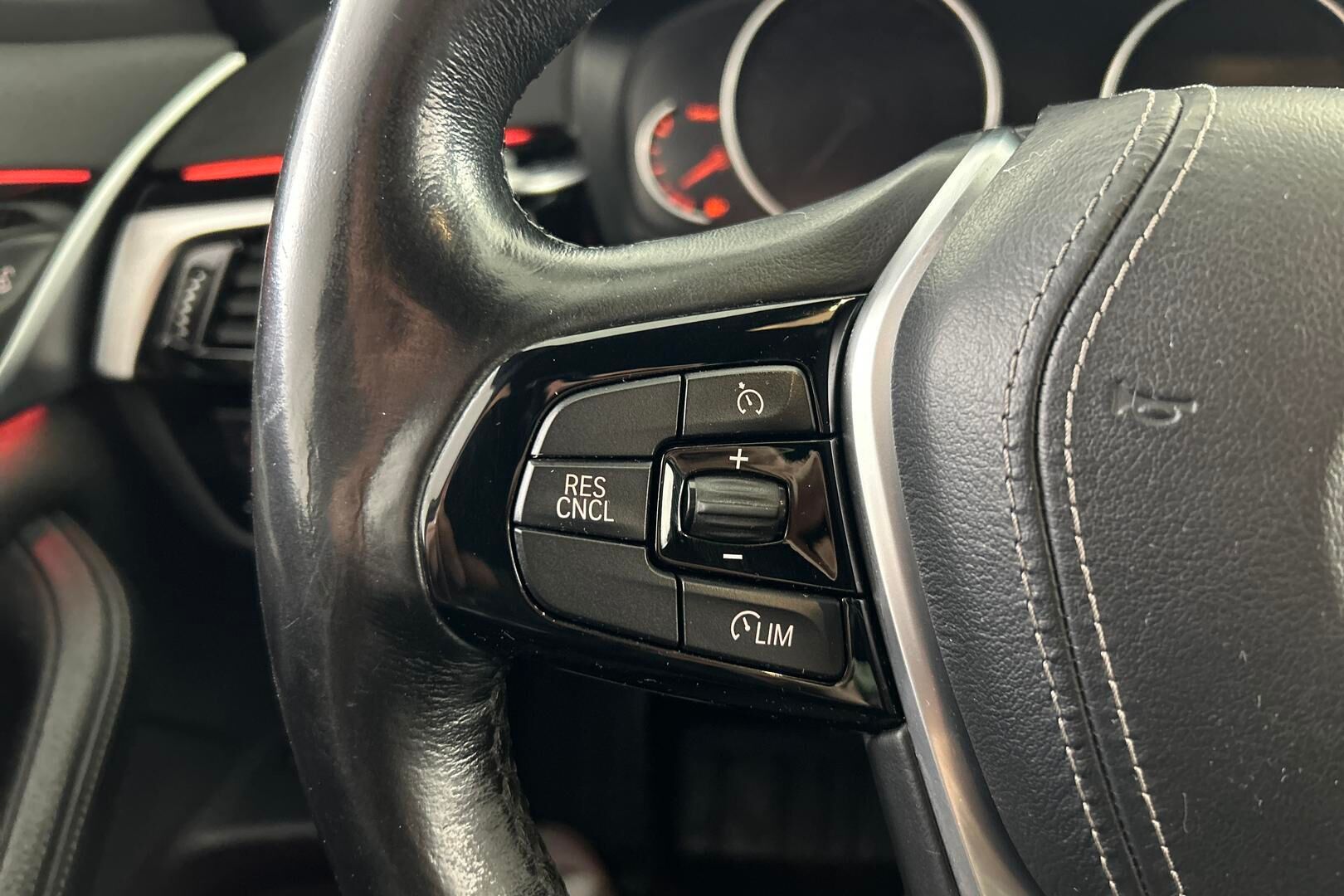 BMW 5-SARJA iso kuva 16