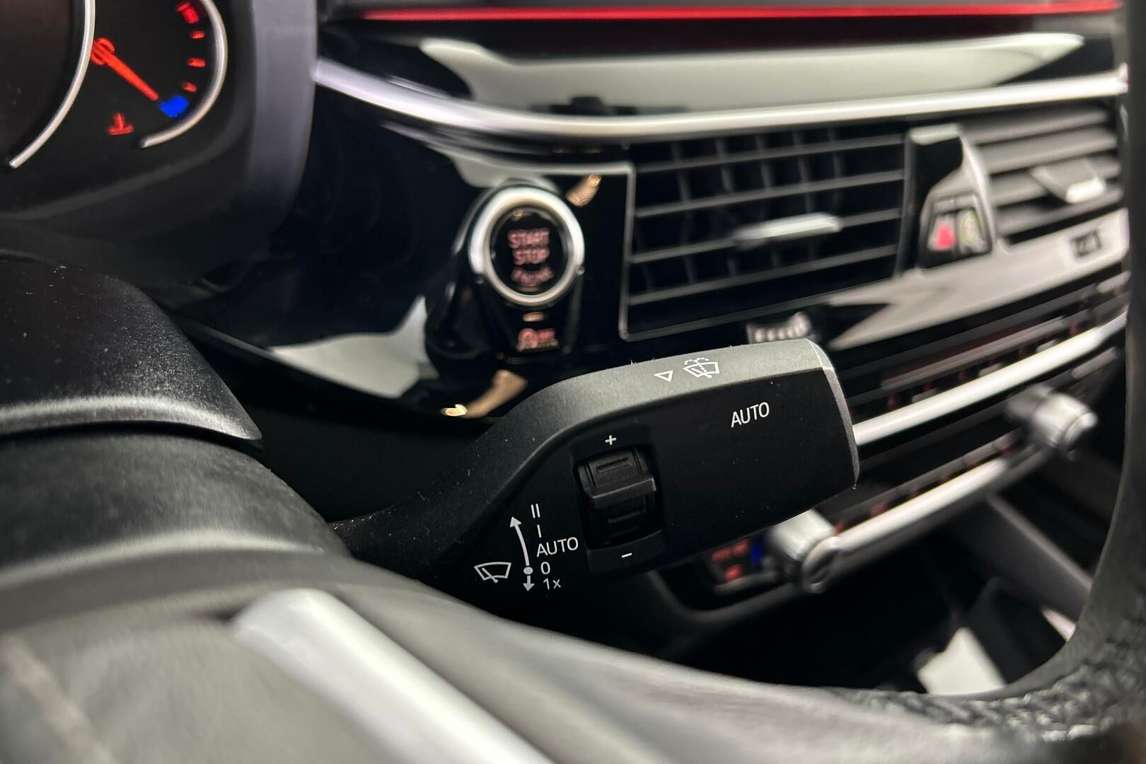 BMW 5-SARJA iso kuva 17