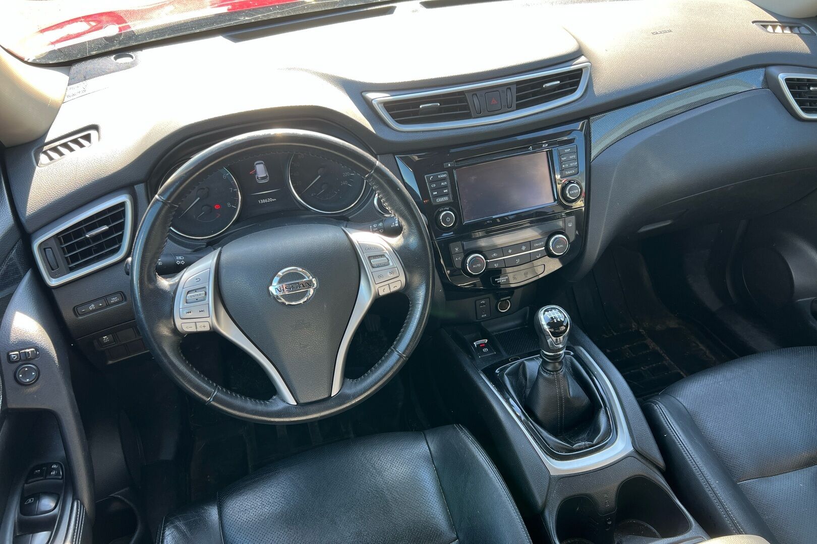 Nissan X-Trail iso kuva 1