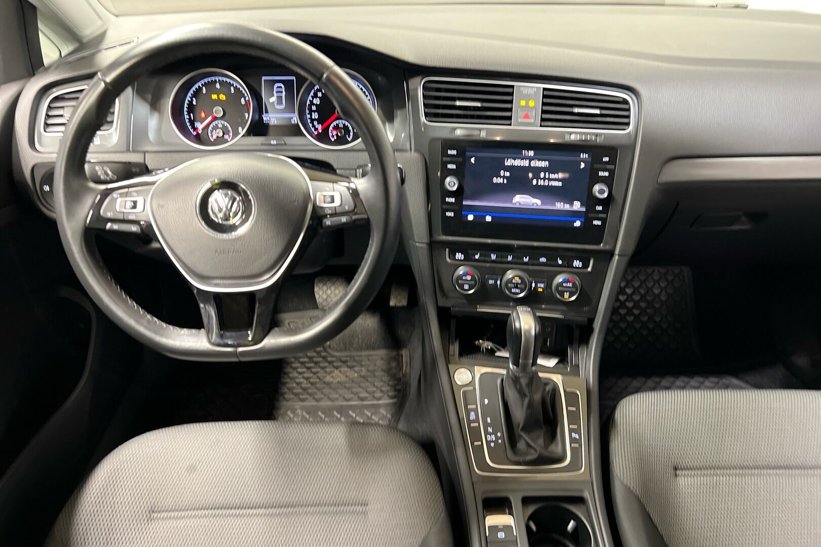 Volkswagen Golf iso kuva 5